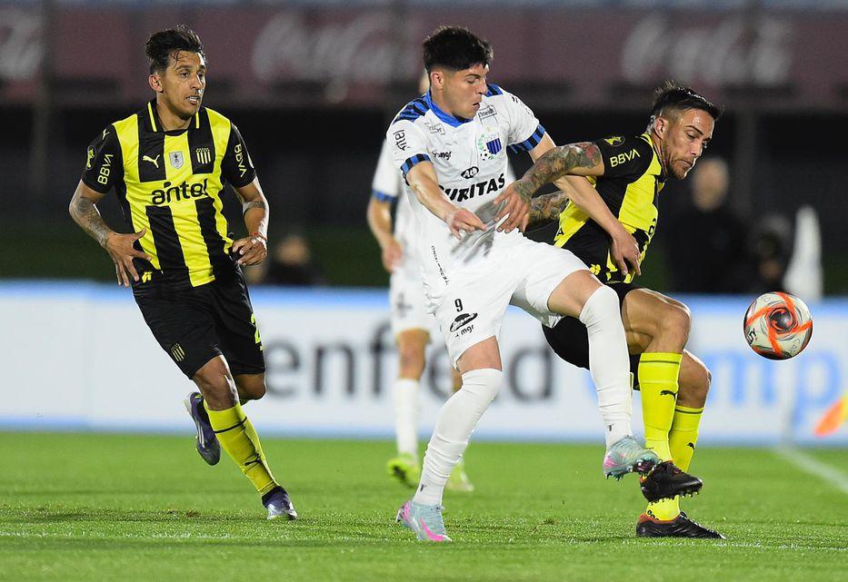 Peñarol se enfrenta a Liverpool en octavos de final de la Copa AUF